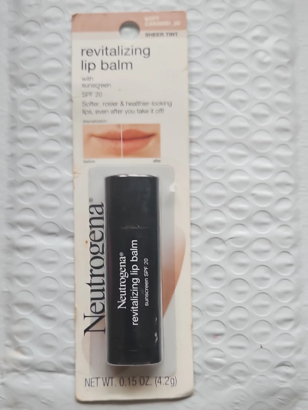 Discontinued Neutrogena Revitalizing Lip Balm Soft Caramel 50 SPF 20 Sealed